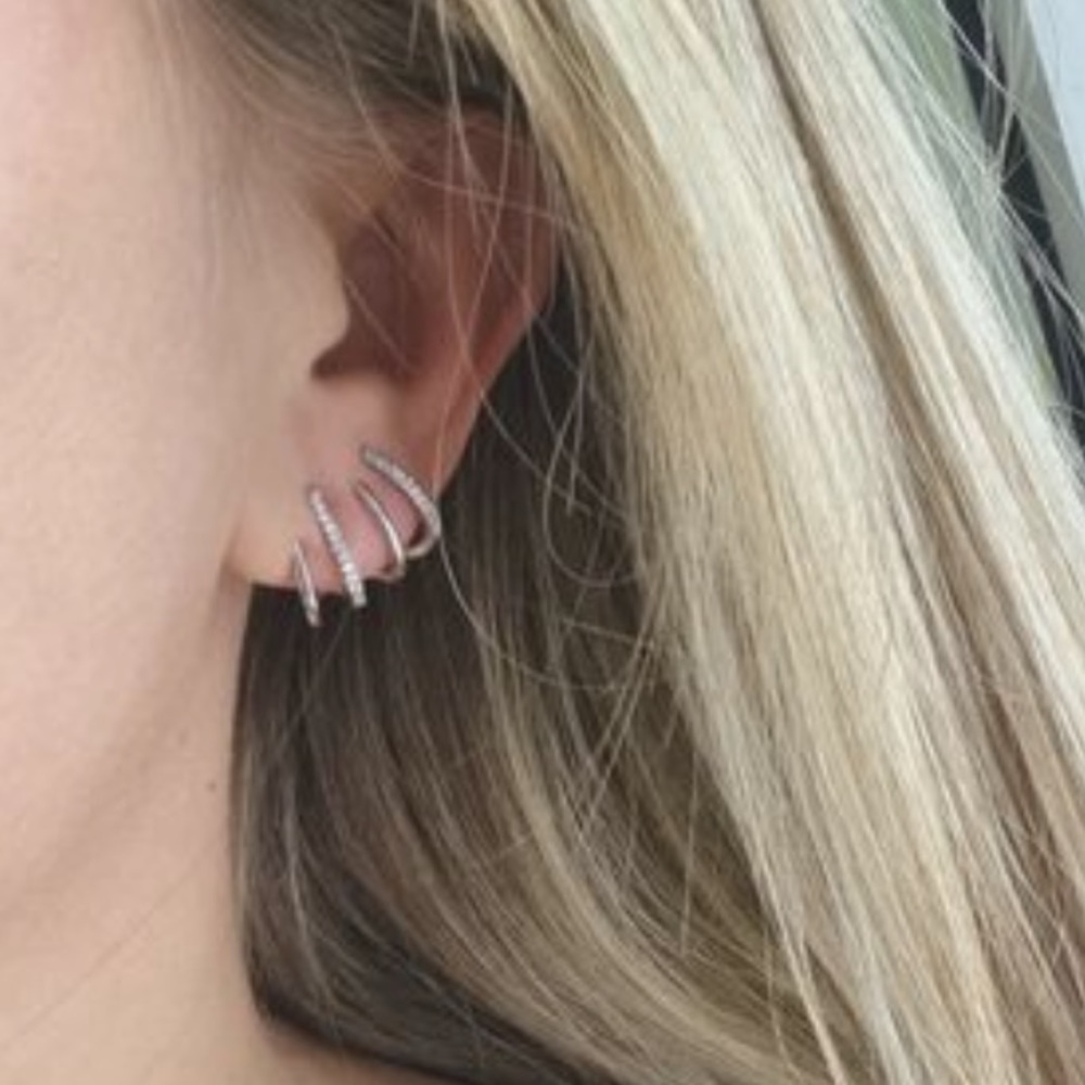 Subloom claw earrings in gold